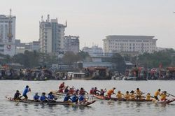 Huế: 500 vận động viên tranh tài Giải đua ghe trên sông Hương