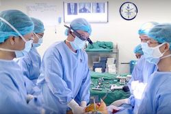 Việt Nam lần đầu đưa công nghệ thực tế ảo 'mắt thần' vào thay khớp nhân tạo
