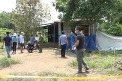 Đang ngủ cùng vợ thì hàng xóm sang gọi dậy rồi chém tử vong