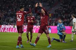 Lewandowski cân bằng kỷ lục của Gerd Mueller
