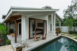 Bên trong ngôi nhà cấp 4 có bể bơi đẹp tựa khu nghỉ dưỡng