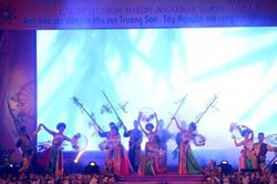 Nhiều loại nhạc cụ lần đầu tiên được trình diễn tại Liên hoan văn hóa các dân tộc Trường Sơn - Tây Nguyên