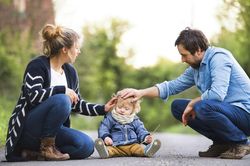 Dấu hiệu cảnh báo cha mẹ đang kiểm soát con quá mức