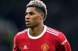 Vấn đề của MU: Những người Anh đánh mất mình ở Old Trafford