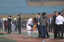 Cái cúi đầu của Quang Hải