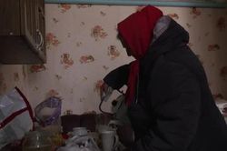 Cặp vợ chồng già cố thủ giữa bom đạn, Kiev từ chối lời kêu gọi của Moscow