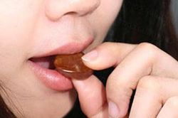Tuyệt đối không ngậm thuốc ho trong những trường hợp này, nhất là từ sau vụ bé 11 tuổi bị sốc phản vệ do 'kẹo ngọt' thuốc ho