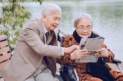 Có nên nói với con cháu về khoản tiết kiệm của mình?