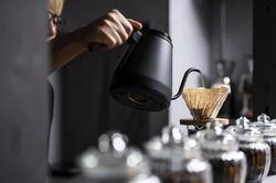 Quán cà phê với không gian mô hình máy ảnh tạo ra hiệu ứng ánh sáng đặc biệt