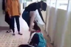 Nữ sinh lớp 6 bị bạn đánh dã man ngay trong sân trường
