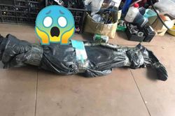Trớ trêu cảnh gói đồ cho khách mà bị shipper từ chối giao, còn đòi báo công an