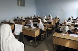Afghanistan: Hàng nghìn nữ sinh trung học đã được đi học trở lại
