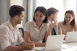 7 hành động nhỏ lấy cảm tình người đối diện để thành công