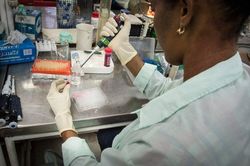 Giới khoa học Cuba lạc quan về kết quả thử nghiệm vaccine điều trị ung thư phổi