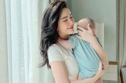 Bảo Thy đăng tuyển bảo mẫu cho quý tử, tiêu chí là gì khiến netizen lắc đầu: Vậy chỉ có mẹ chăm con thôi!