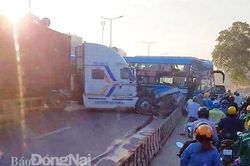 Tai nạn liên hoàn gây ùn tắc giao thông kéo dài trên quốc lộ 51