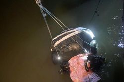Ô tô rơi xuống sông, một người tử vong