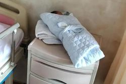 Y tá phát hiện sản phụ vừa xuất viện để quên 'đồ', lại gần nhìn mới phát hoảng