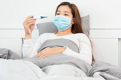 F0 âm tính vẫn tiếp tục ho, khó thở, mệt mỏi… phải làm gì cho nhanh hết bệnh?