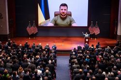 Ông Zelensky ra lời kêu gọi khẩn thiết sau một tháng giao tranh
