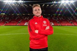 Tin MU 24/3: Araujo được mở đường đến MU, theo đuổi người cũ Chelsea
