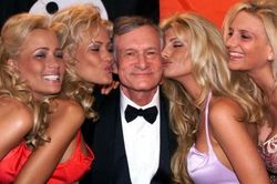 Sau khi qua đời, 'ông trùm' Hugh Hefner vẫn bị nhiều phụ nữ tố