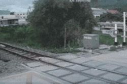 Nam thanh niên băng qua đường sắt bị tàu hỏa tông tử vong: Camera ghi lại khoảnh khắc ám ảnh