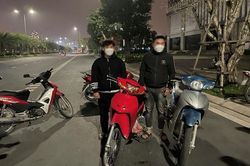 Đón lõng các 'quái xế' ngay sau trận Việt Nam- Oman