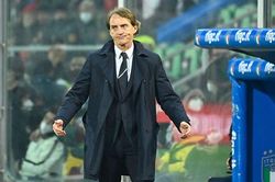 HLV Mancini từ chối nói về tương lai khi Ý mất vé dự World Cup