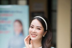 Á hậu Thụy Vân không bất an khi chồng đi đánh golf