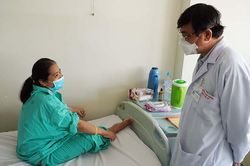 Mổ cấp cứu kịp thời cho người phụ nữ mang khối u khổng lồ ở vú