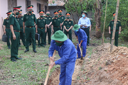 Ban chỉ đạo 515 Quân khu 4 kiểm tra công tác tìm kiếm, quy tập hài cốt liệt sĩ tại tỉnh Khăm Muộn (Lào)