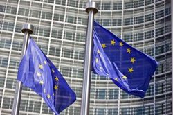 Thượng đỉnh EU đạt thỏa thuận mua LNG của Mỹ và gạt bỏ yêu cầu trả bằng đồng rúp của Nga