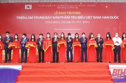 Khai trương triển lãm trưng bày sản phẩm tiêu biểu Việt Nam - Hàn Quốc