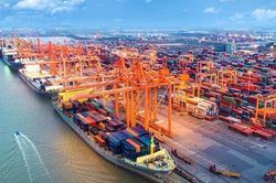 Không tiếp tục lùi thời hạn, thành phố Hồ Chí Minh 'quyết' thu phí hạ tầng cảng biển từ 1/4