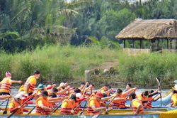 500 vận động viên tham gia giải đua thuyền truyền thống Tp.HCM