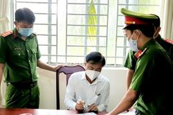 Bắt 'ông trùm' tín dụng đen ẩn dưới vỏ bọc chủ quán karaoke