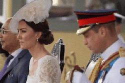 Khoảnh khắc Công nương Kate làm bùng nổ MXH khi có hành động tình tứ 'lộ liễu' với Hoàng tử William giữa chốn đông người
