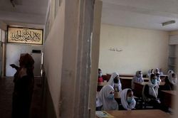 Mỹ hy vọng Taliban sớm mở cửa trường học với trẻ em gái