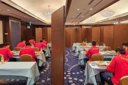 Phòng dịch khắt khe gây khó khăn cho đội tuyển Việt Nam
