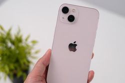 Giá iPhone 13 thấp kỉ lục, chọc thủng đáy chỉ sau 2 tuần