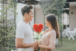 Yêu người này ghét người kia, cha mẹ xung khắc con cái: Câu trả lời đơn giản ở Ngân hàng tình yêu