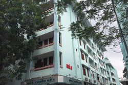 Người đàn ông nghi trộm đồ trong bệnh viện, rơi từ tầng 4 xuống đất tử vong