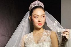 Minh Hằng ra Hà Nội thử váy cưới