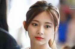 6 cách siêu dễ để ăn mặc nữ tính quyến rũ như Tzuyu Twice