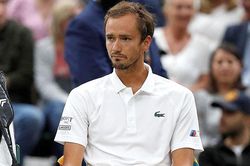 Wimbledon 2022 có thể cấm các tay vợt Nga tham dự: Thượng sách, hay hạ sách?