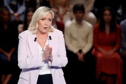 Ứng cử viên tổng thống Pháp Marine Le Pen bị la ó ở Guadeloupe