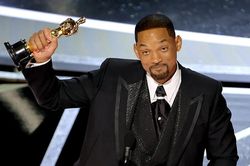 Will Smith công khai xin lỗi sau khi đánh thẳng mặt đồng nghiệp tại Oscar 2022