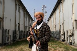 Taliban yêu cầu nhân viên để râu khi đi làm