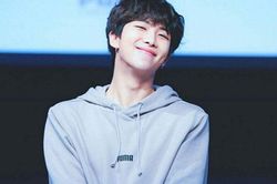 Trưởng nhóm RM BTS có những 'tật' cực kỳ cute